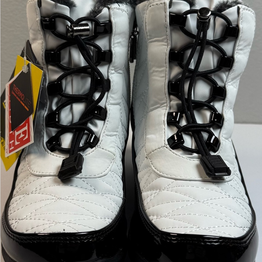 Khombu - White Quilted Winter Boots with Faux Fur Trim - Picture 2 of 8